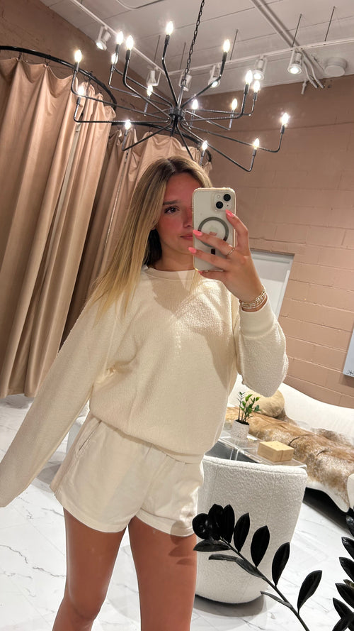 Liz ivory pull on short