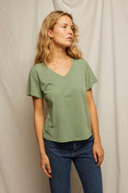 Hendrix boxy v neck tee - Aloe