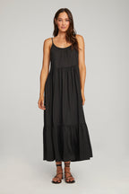 Casual black maxi dress in thin ribbed material with a tiered bottom ￼