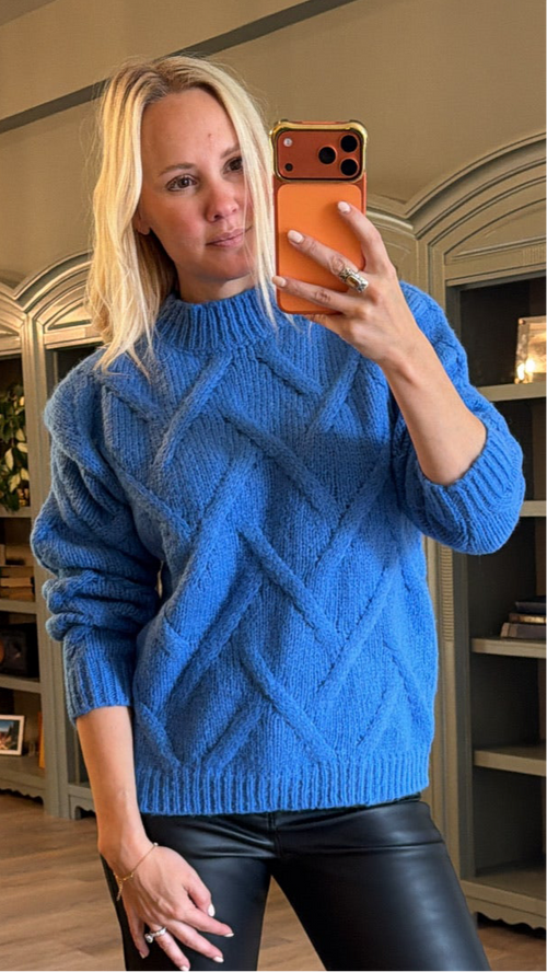 On stage sweater