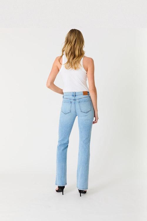 Colby boot light wash jean