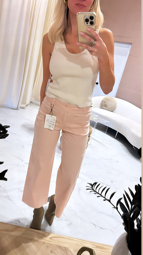 Women’s rose colored cropped pant with pockets on the front,  wide leg, sizes extra small to large