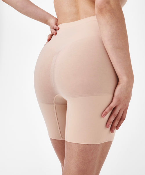 Spanx - seamless shaping shorts