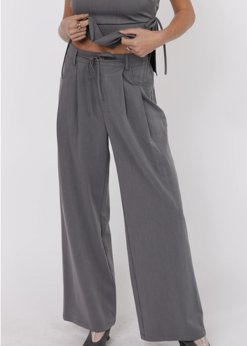 Grey pleated Pants with belt